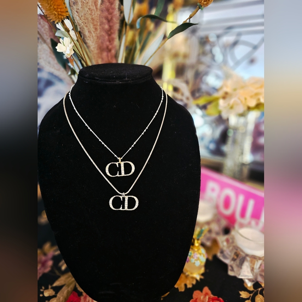 Christian Dior Piece: MOM & DAUGHTER NECKLACE SET